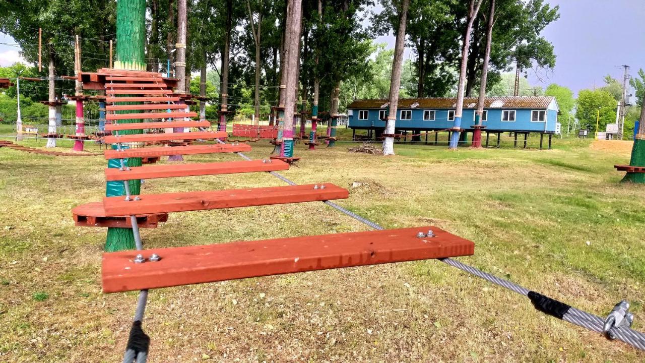 ホテルTisza Camping & Kalandpark Tokaj Rakamaz エクステリア 写真